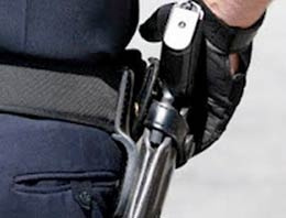 Polis kendi silahını kendi alacak!