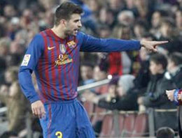 Pique çenesinin kurbanı oldu Pique çenesinin kurbanı oldu